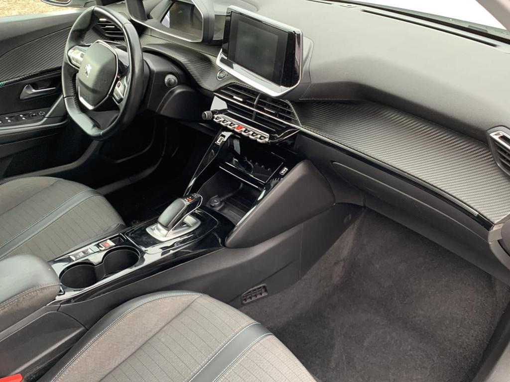Peugeot e-2008