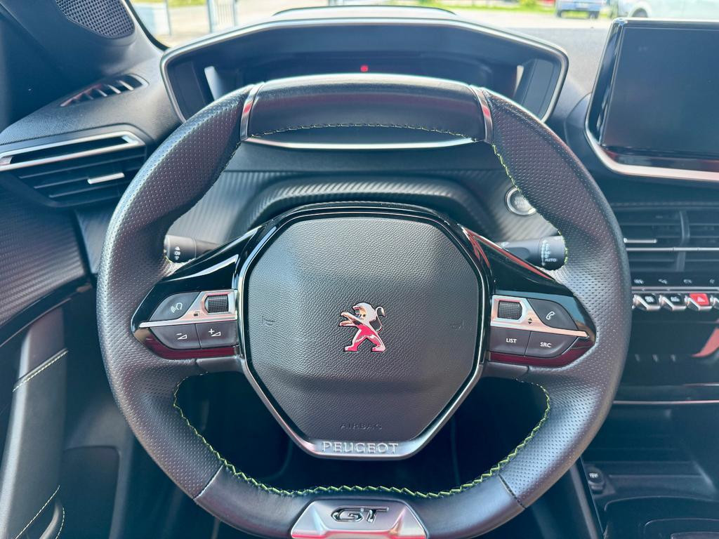Peugeot e-208