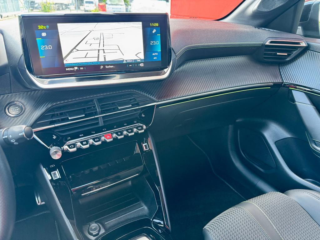 Peugeot e-208