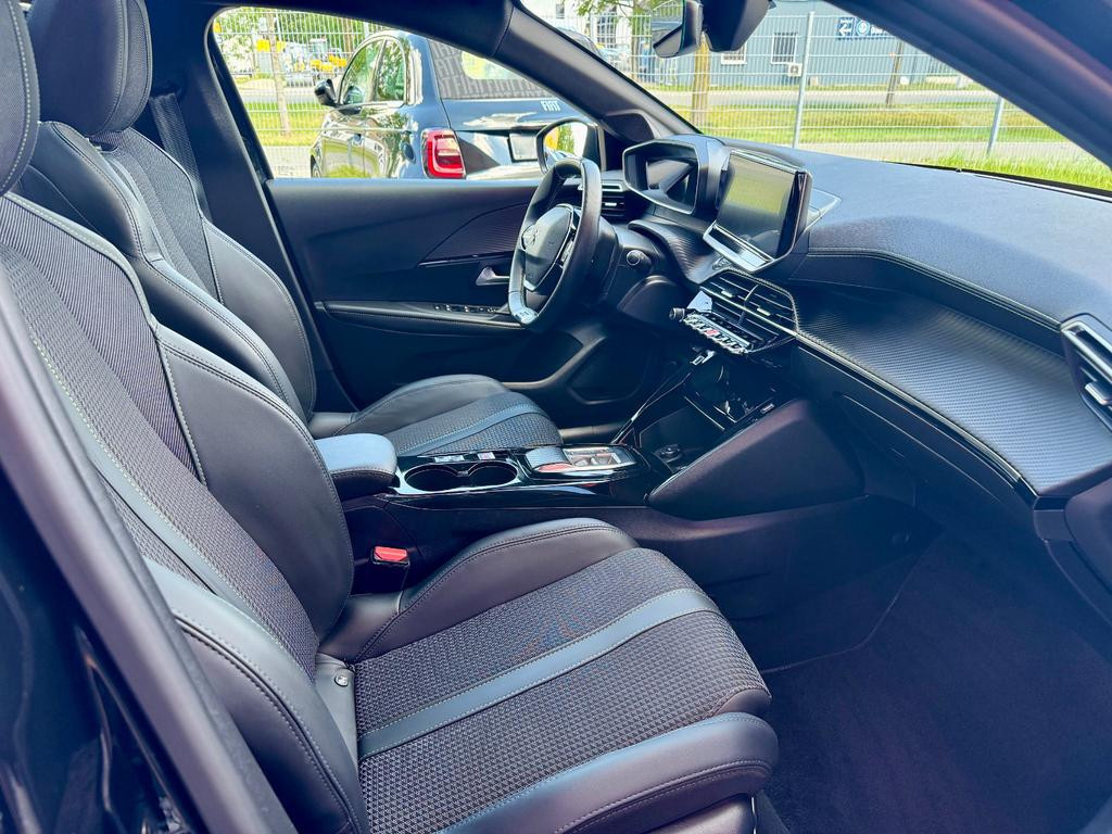 Peugeot e-208