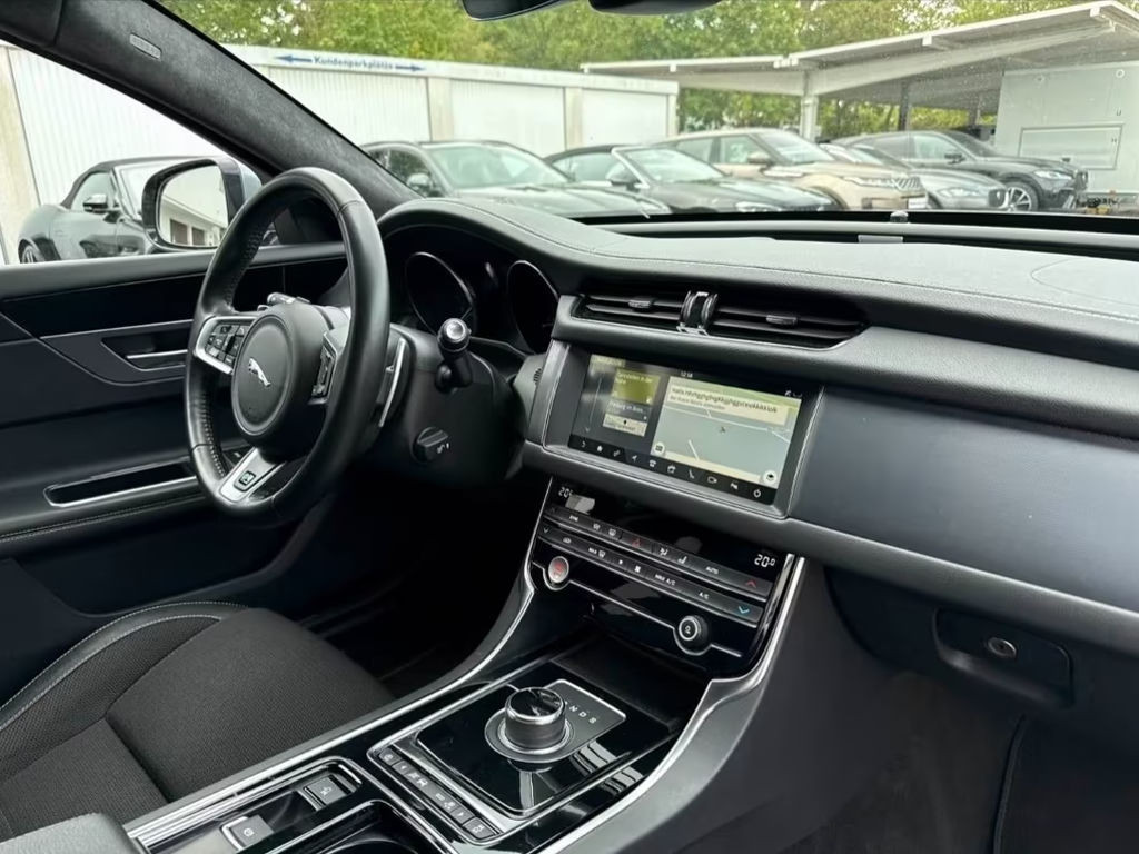 Jaguar XF