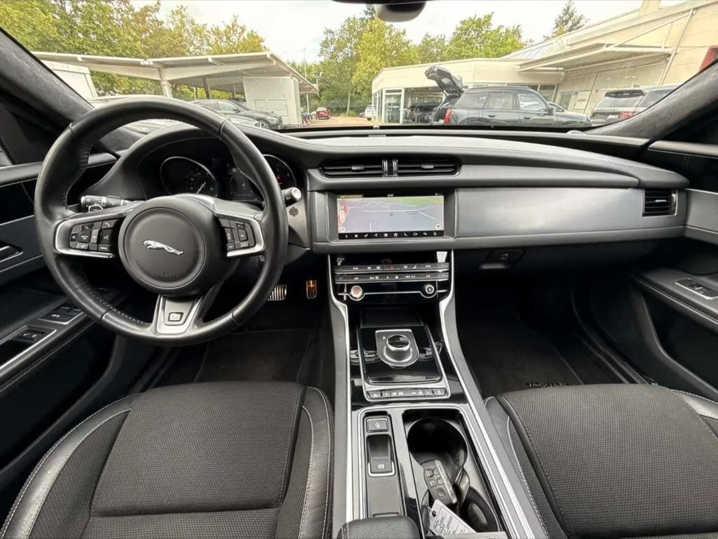 Jaguar XF