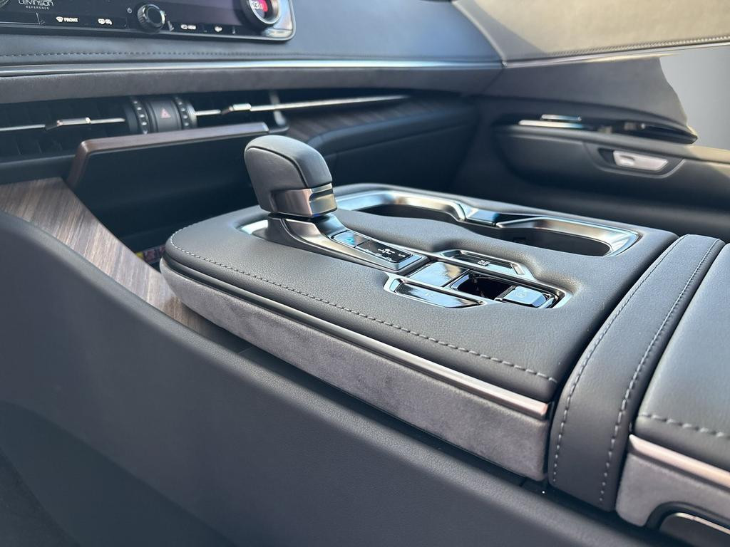 Lexus LM