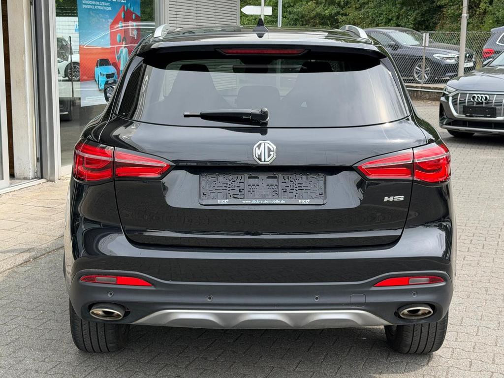 MG HS