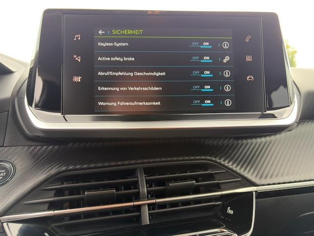 Peugeot e-208