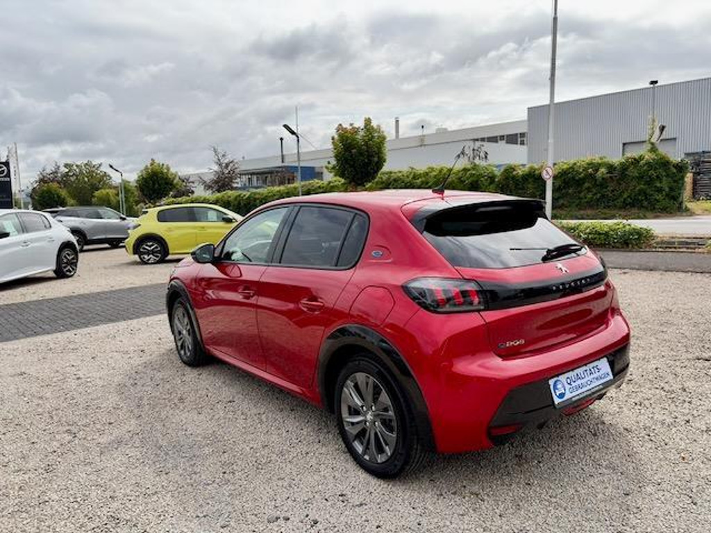 Peugeot e-208