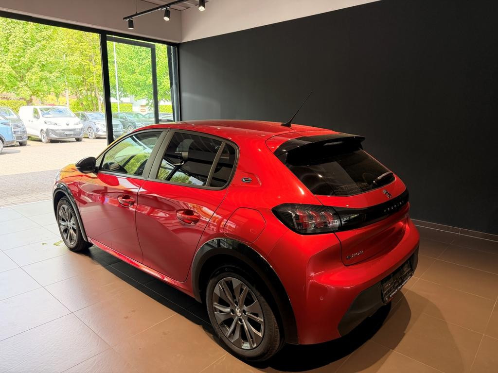 Peugeot e-208
