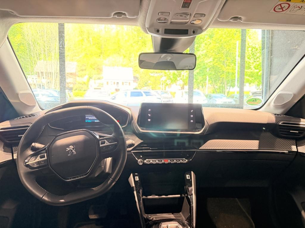 Peugeot e-208