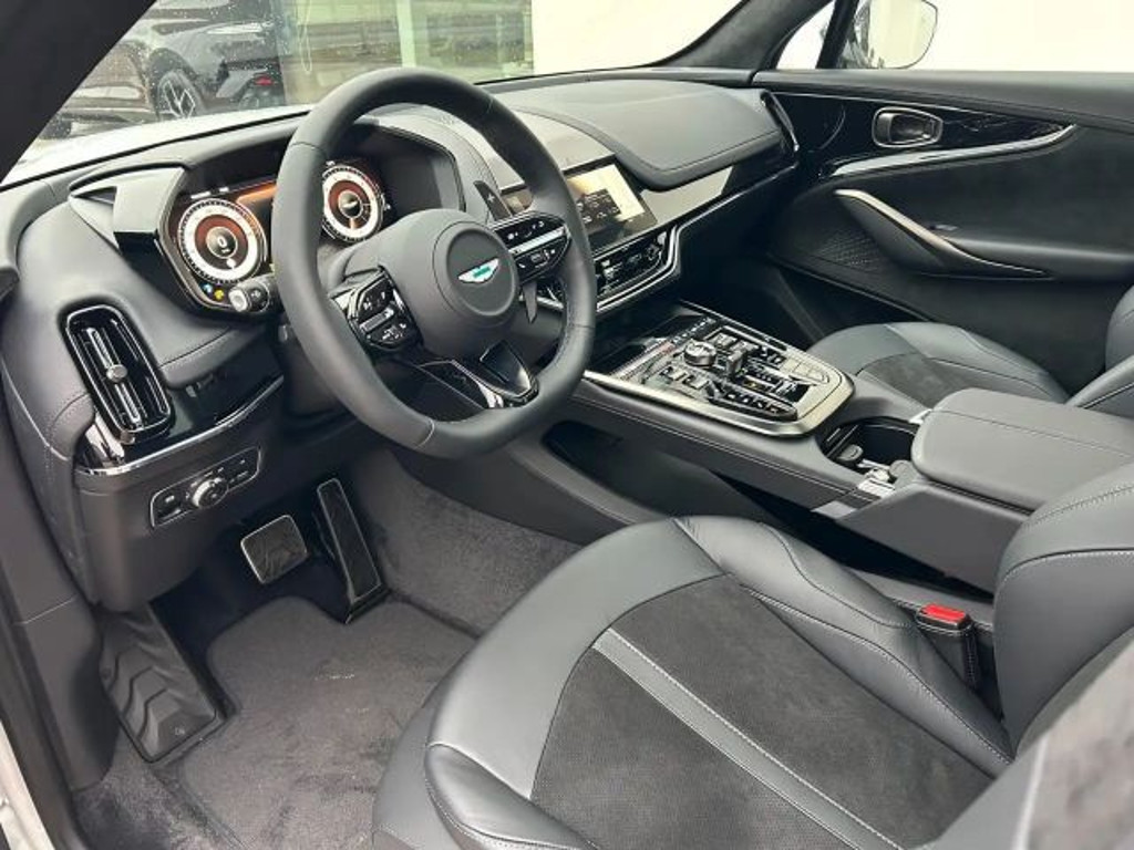 Aston Martin DBX