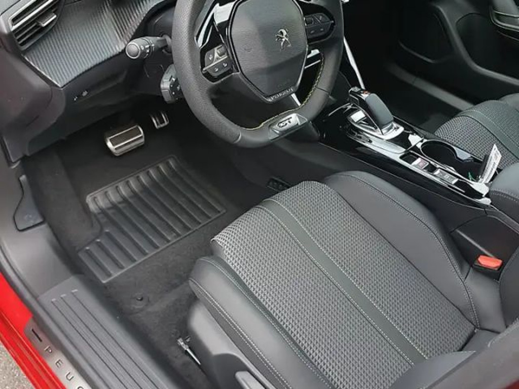 Peugeot e-2008
