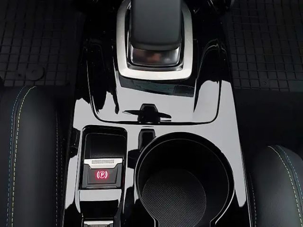 Peugeot e-2008