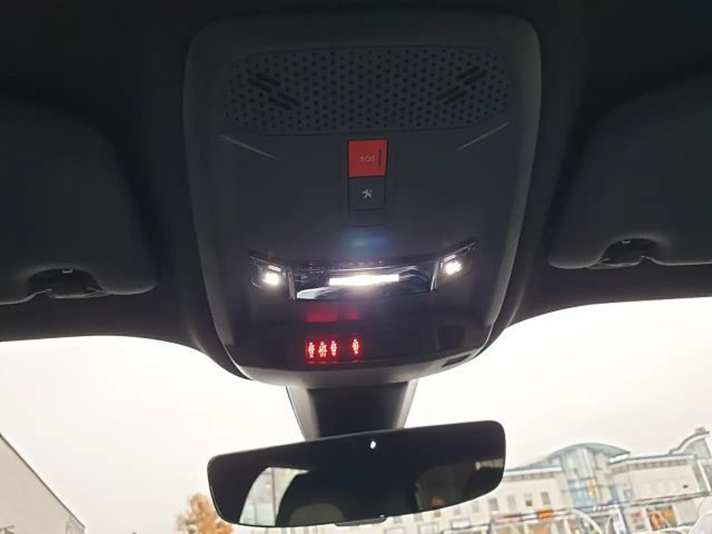 Peugeot e-2008