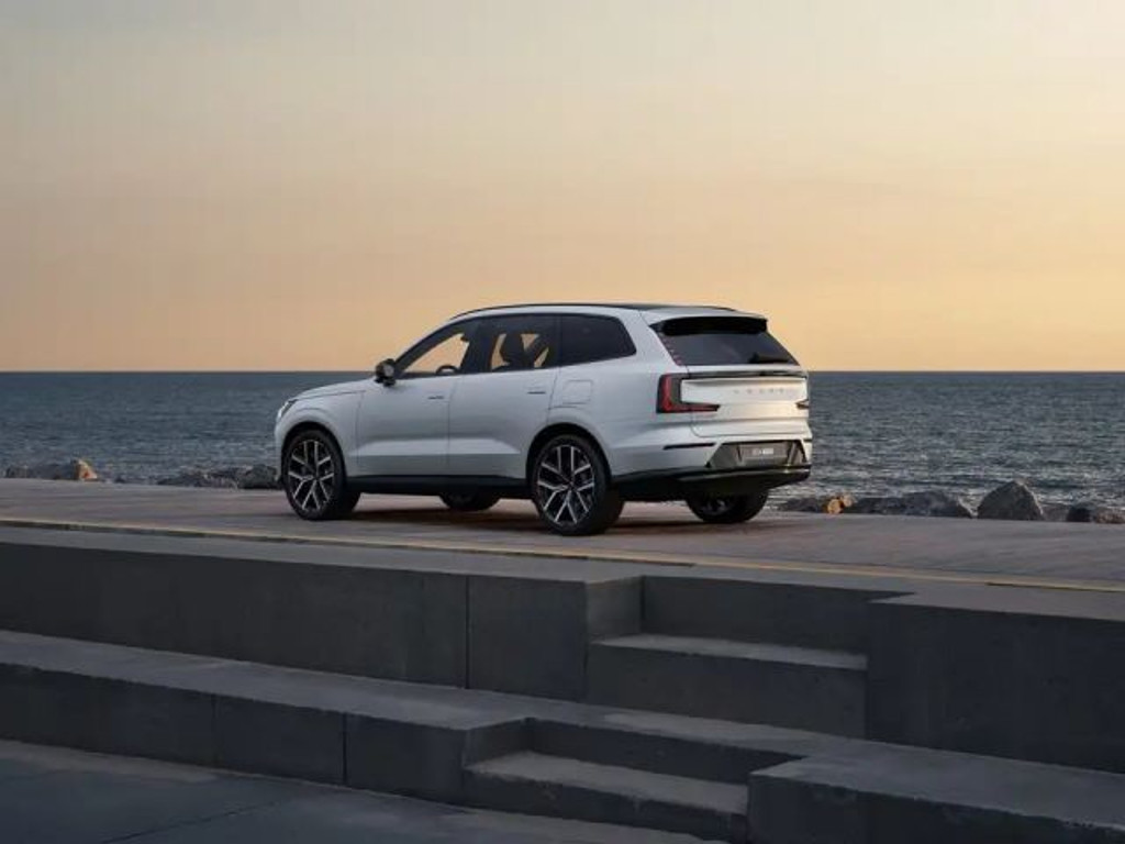 Volvo EX90