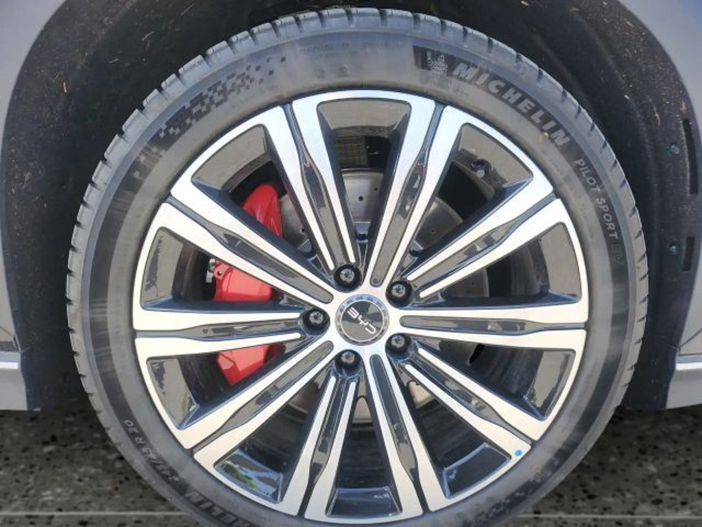 BYD Sealion 7