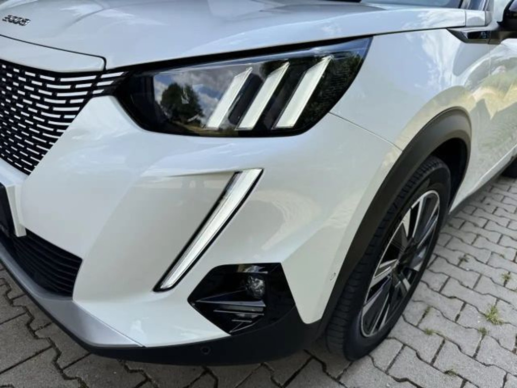 Peugeot e-2008