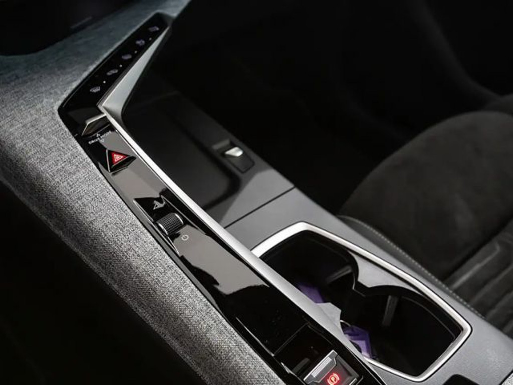 Peugeot E-5008
