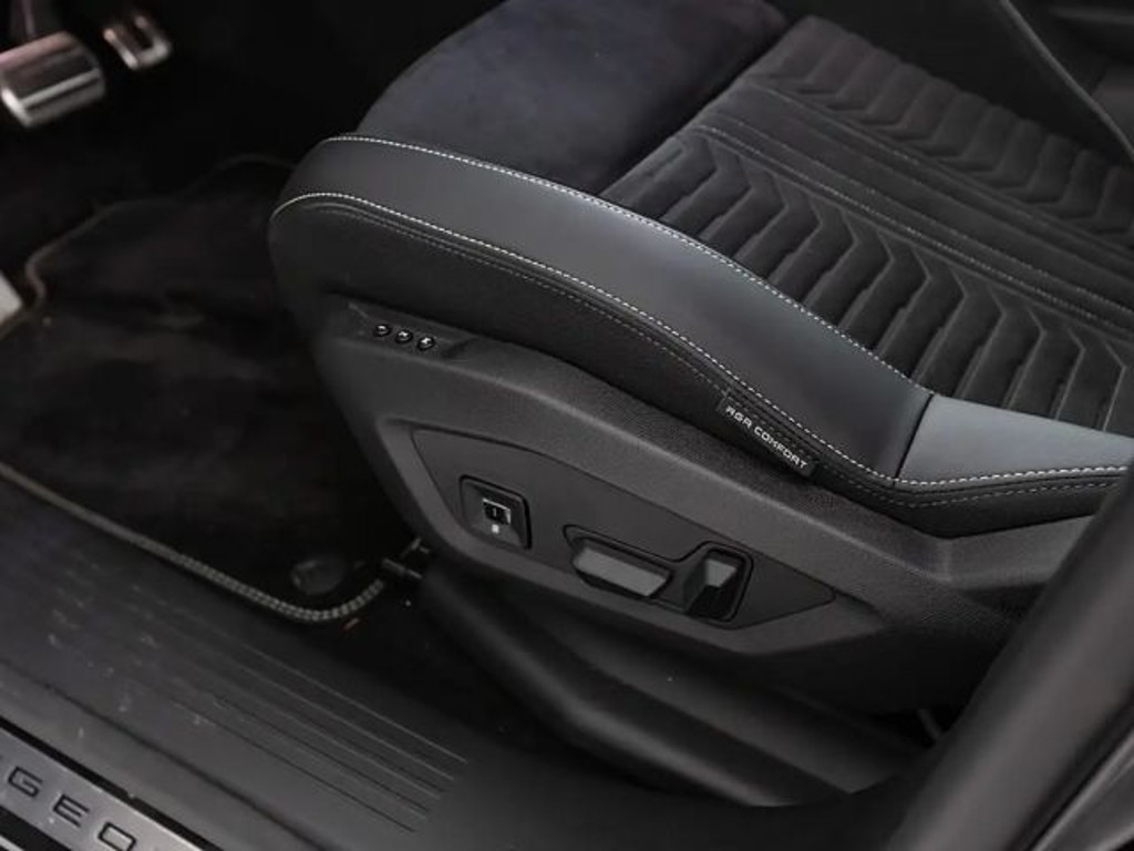Peugeot E-5008