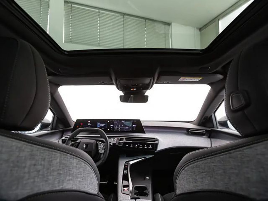 Peugeot E-5008
