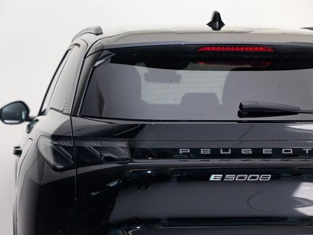 Peugeot E-5008