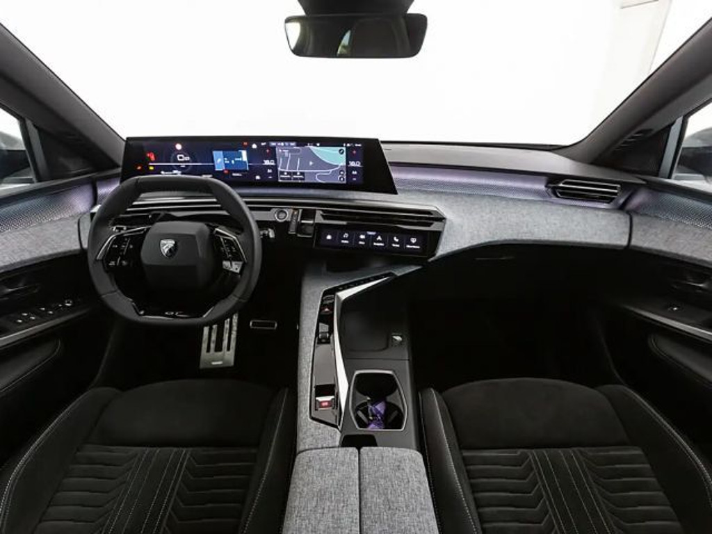 Peugeot E-5008