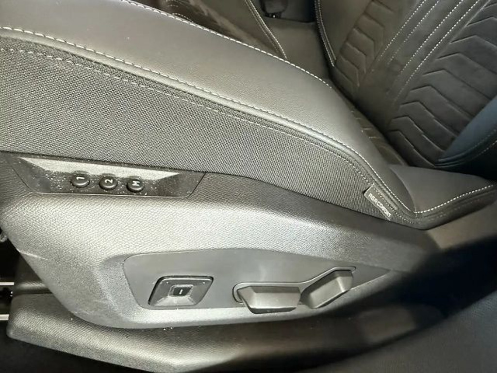 Peugeot E-3008