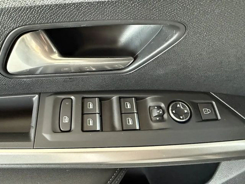 Peugeot E-3008