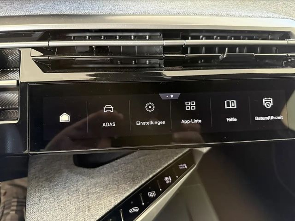 Peugeot E-3008
