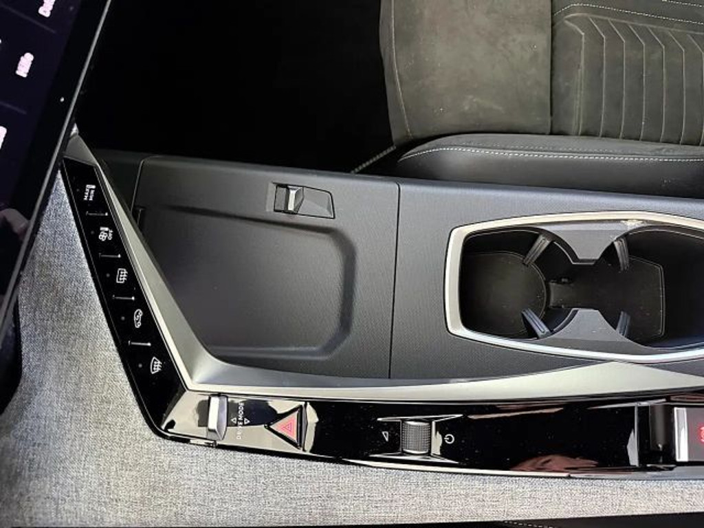 Peugeot E-3008