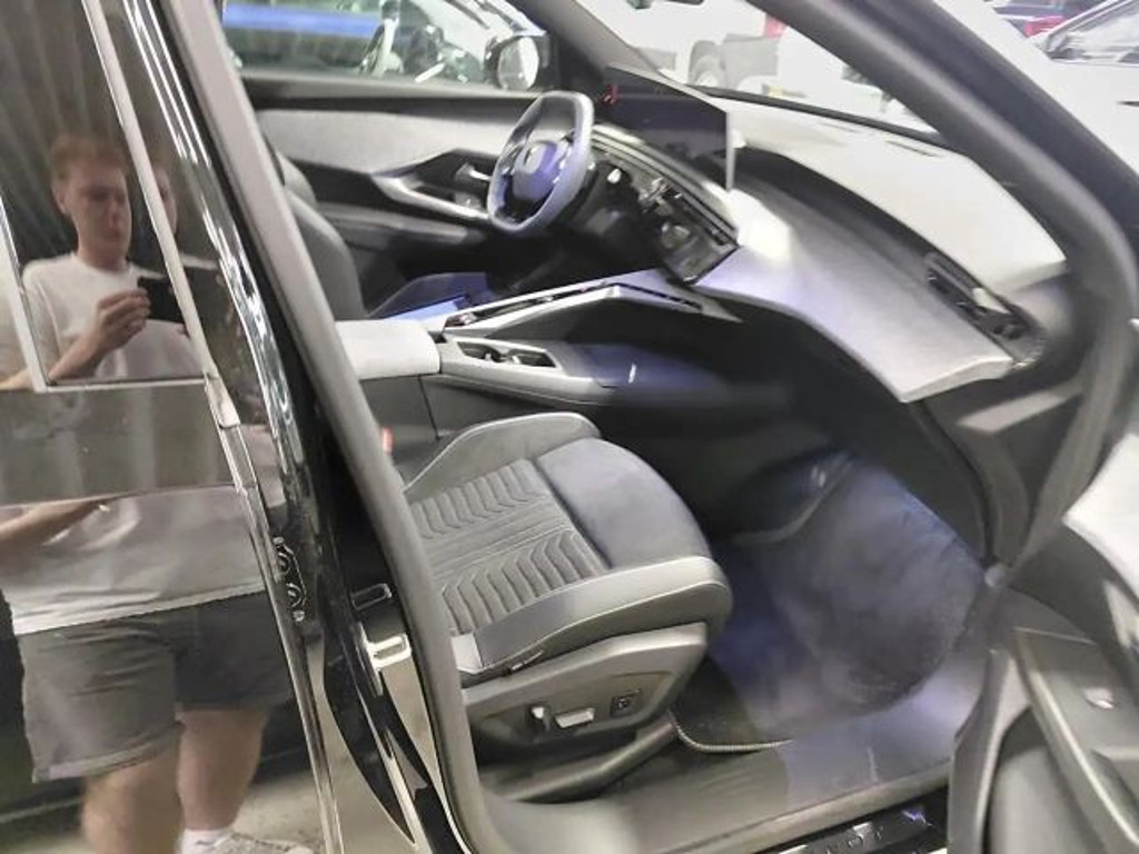 Peugeot E-3008