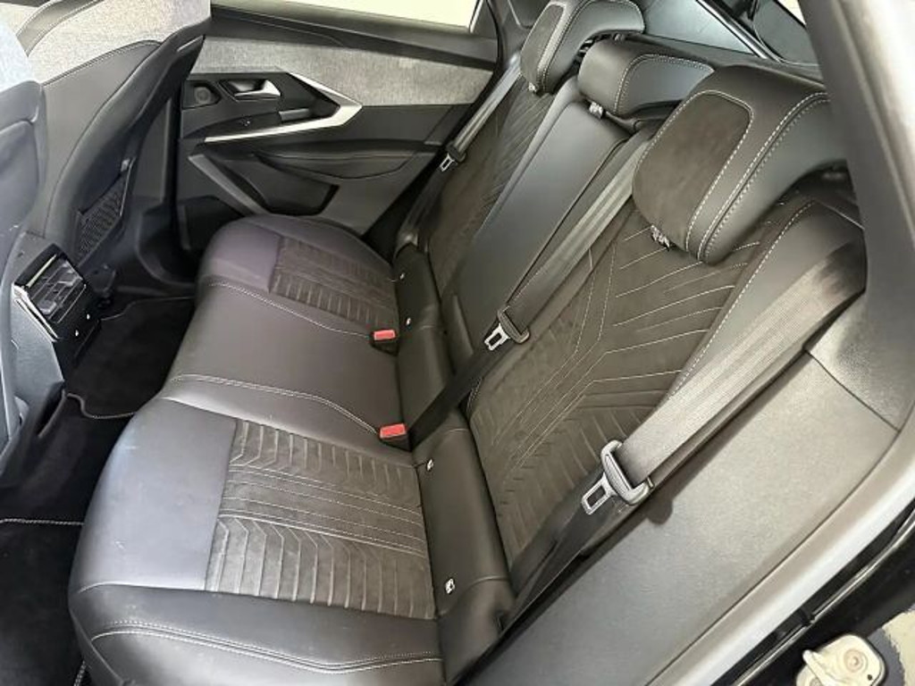 Peugeot E-3008