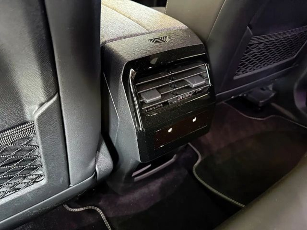 Peugeot E-3008