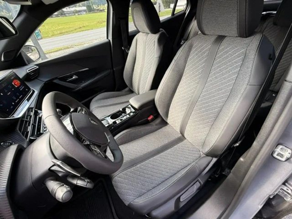 Peugeot e-2008