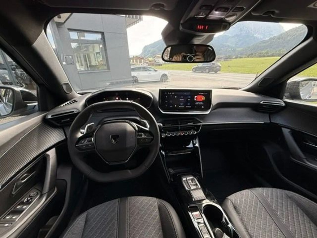 Peugeot e-2008