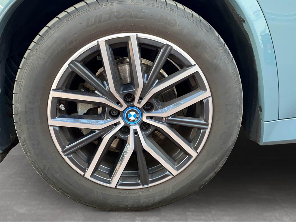 BMW iX1