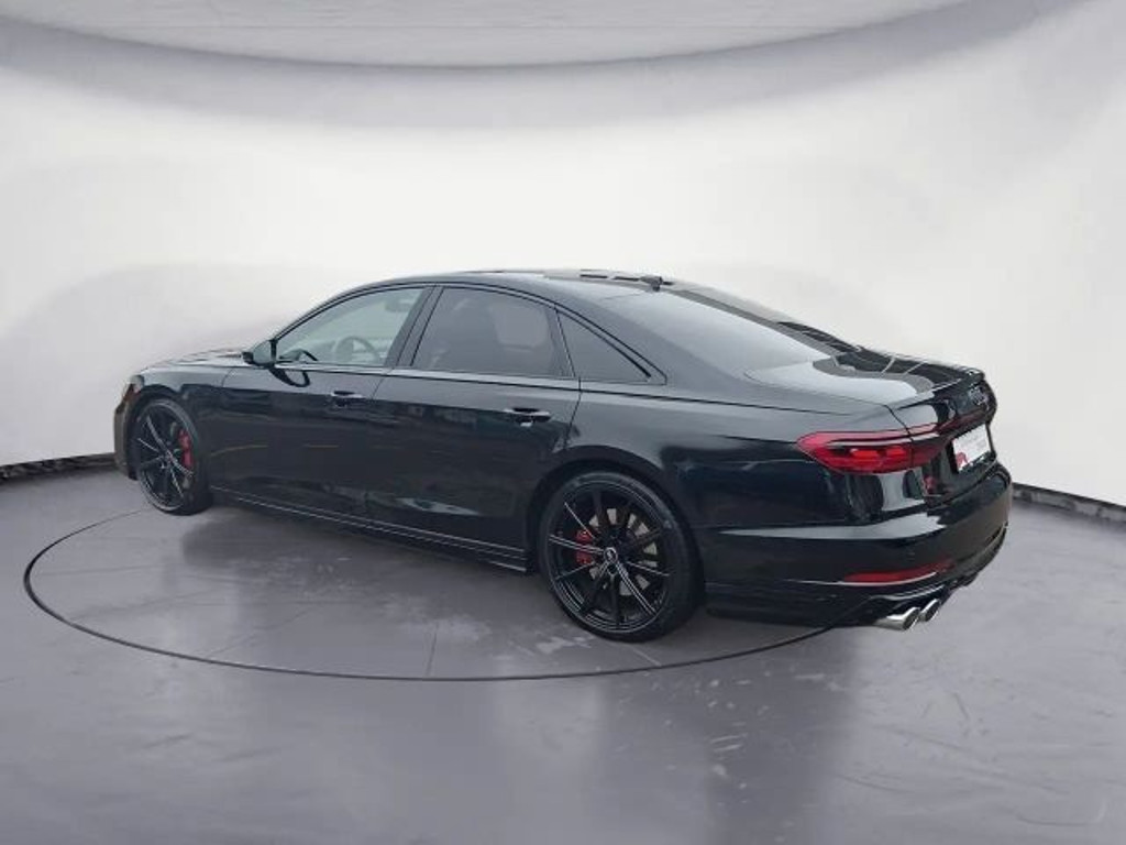 Audi S8