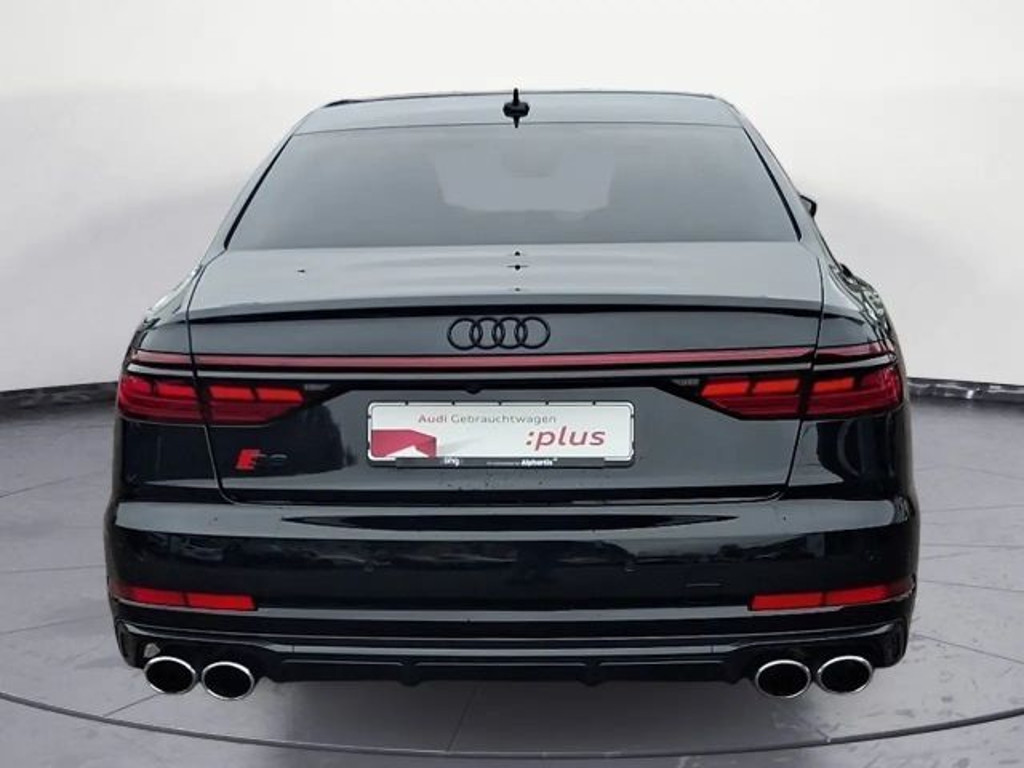 Audi S8
