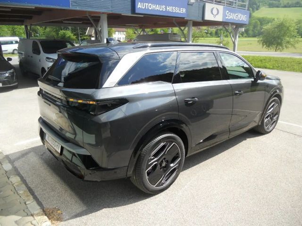 Peugeot E-5008
