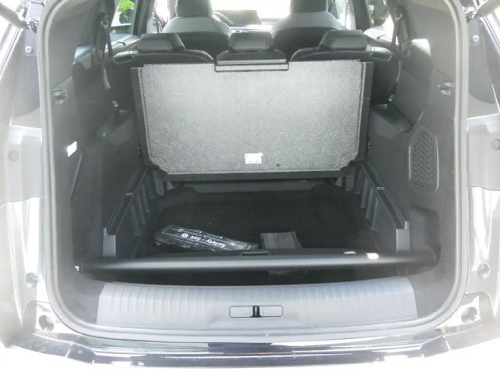 Peugeot E-5008