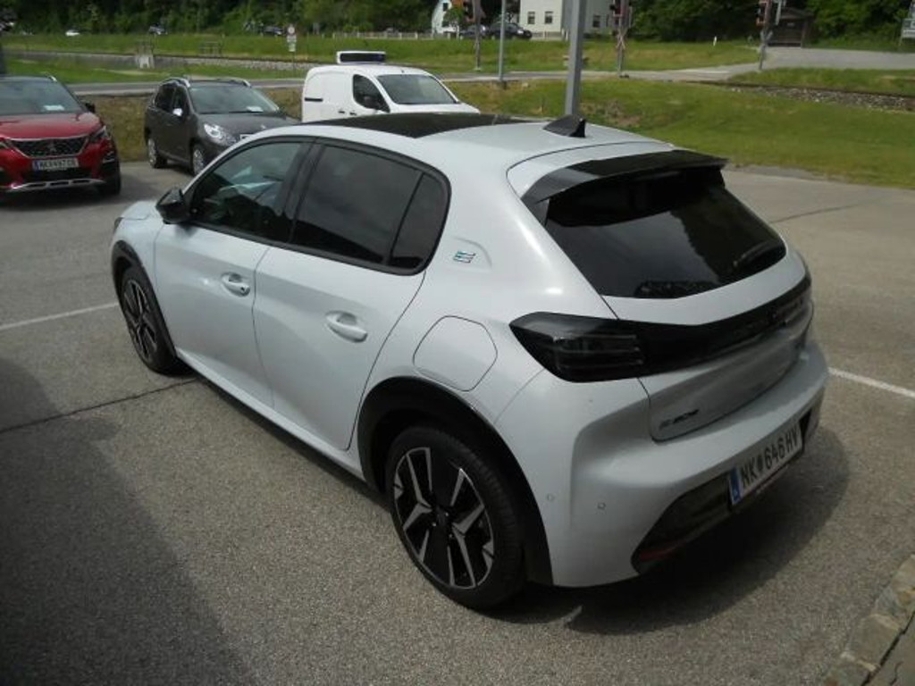 Peugeot e-208