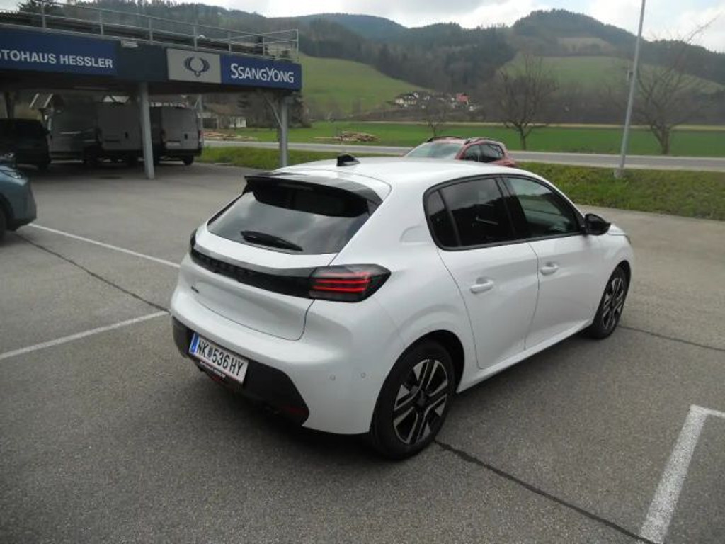 Peugeot e-208
