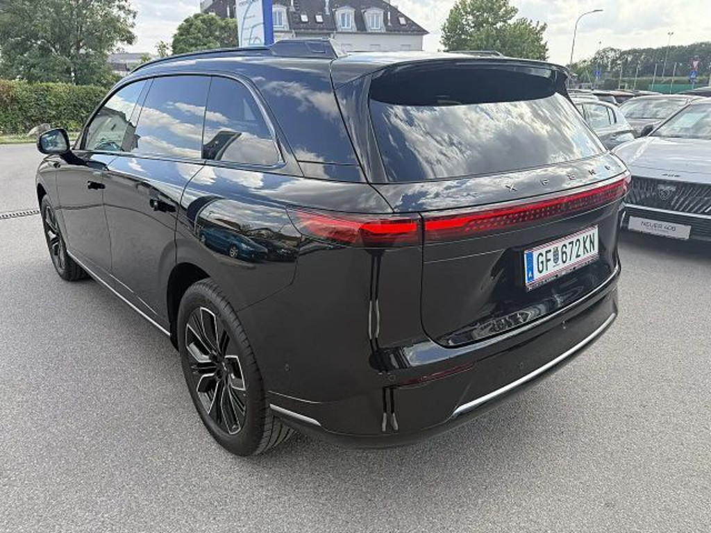 Xpeng G9