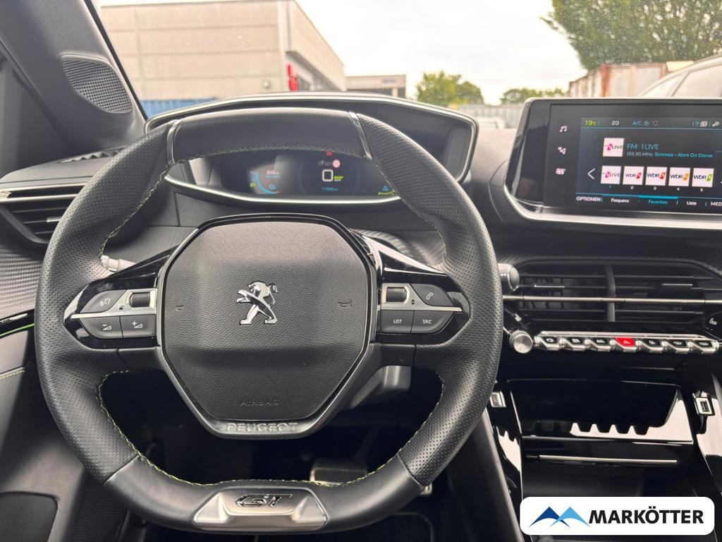 Peugeot e-208