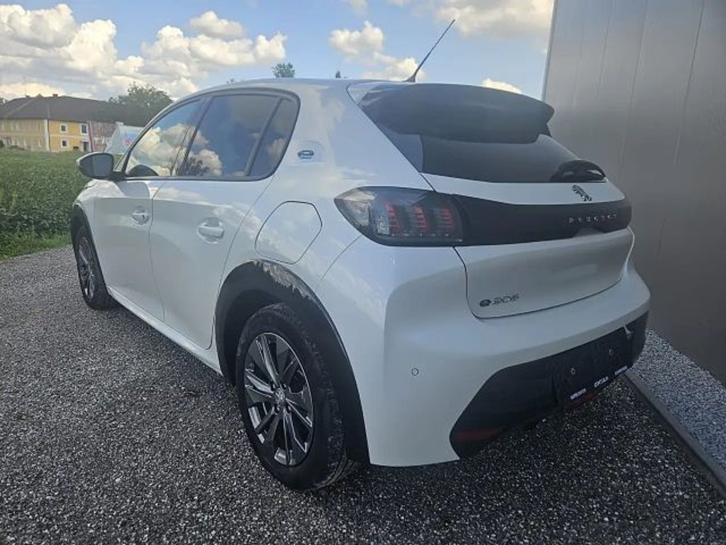 Peugeot e-208
