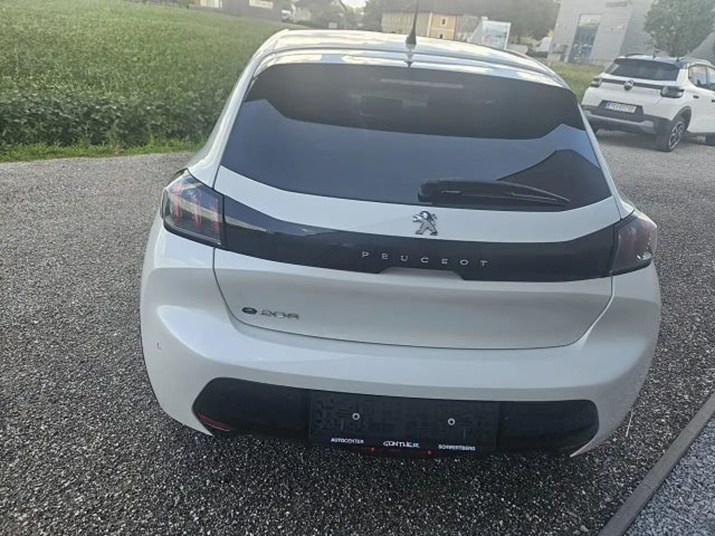 Peugeot e-208