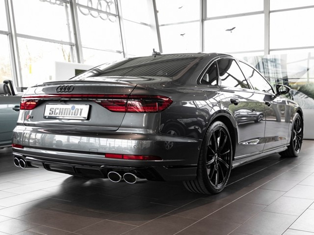 Audi S8