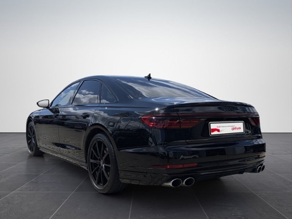 Audi S8