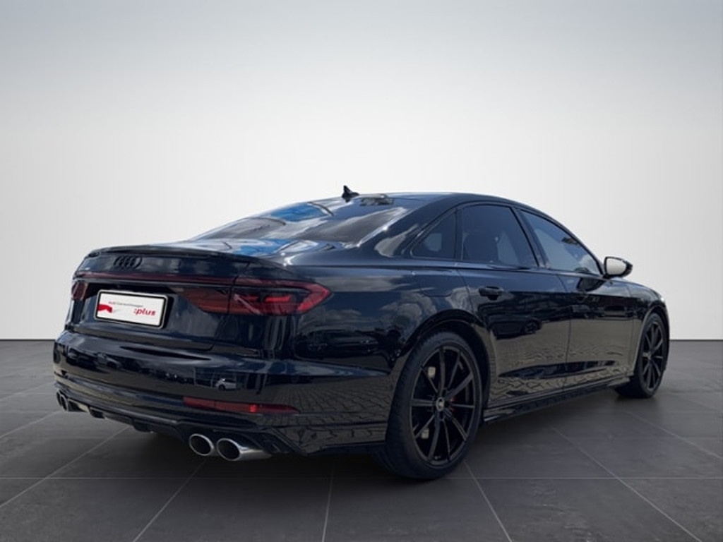 Audi S8