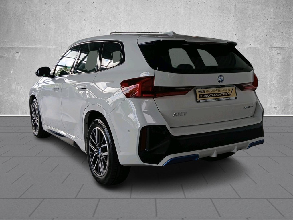 BMW iX1