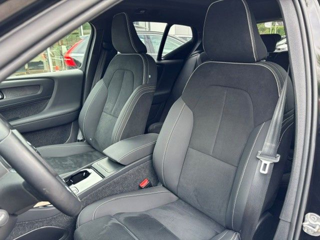 Volvo EX40