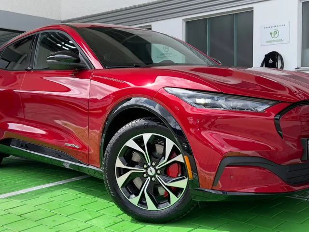 Ford Mustang Mach-E AWD Standard range